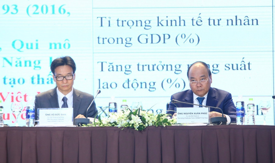 越南政府总理阮春福（右）与副总理武德儋。 越通社记者 明决 摄