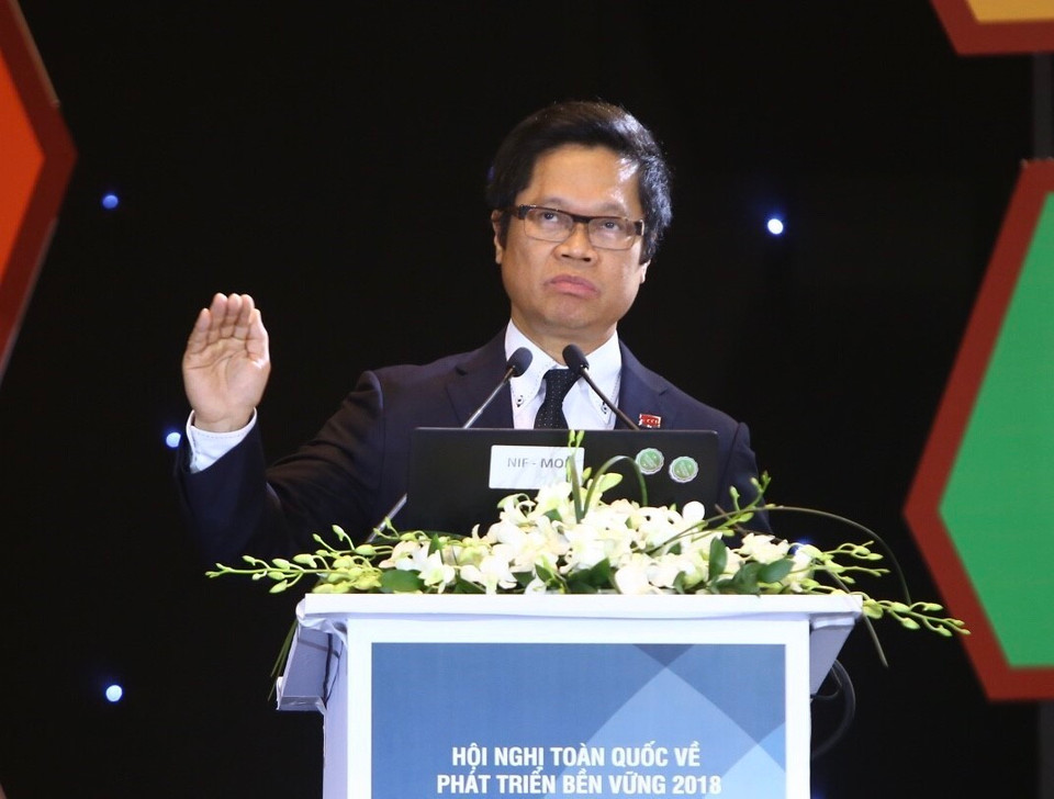 越南工商会主席兼实现可持续发展和增强竞争能力国家委员会主席武进禄发表讲话。 越通社记者 明决 摄