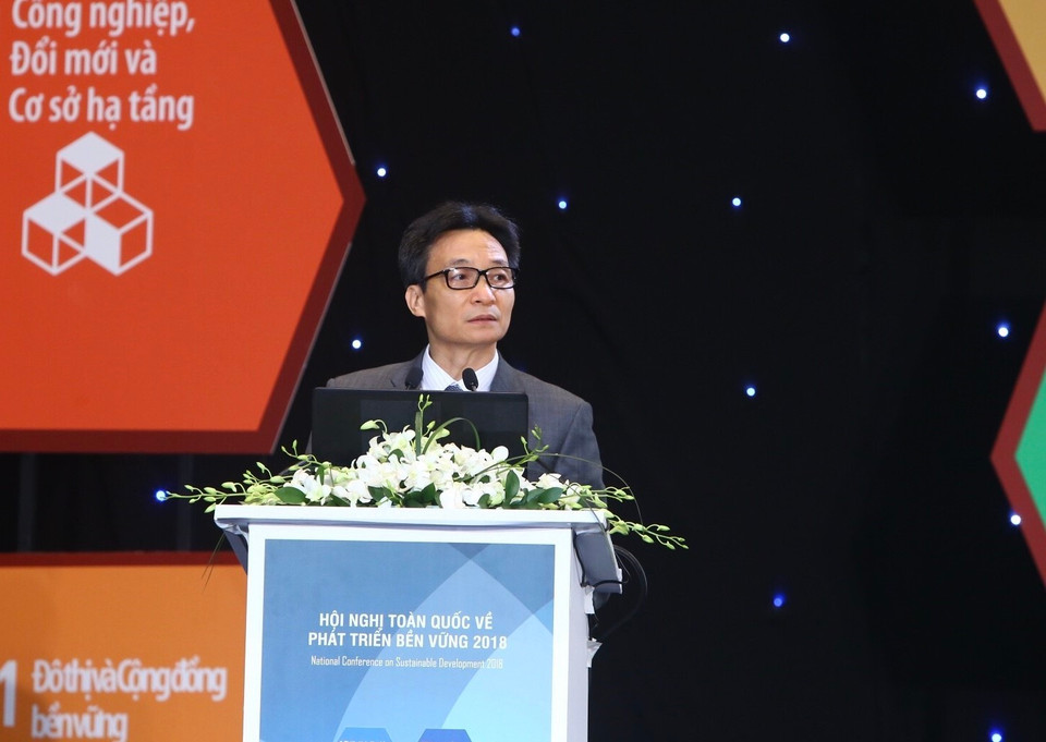 武德儋在会议上发表讲话。 越通社记者 明决 摄