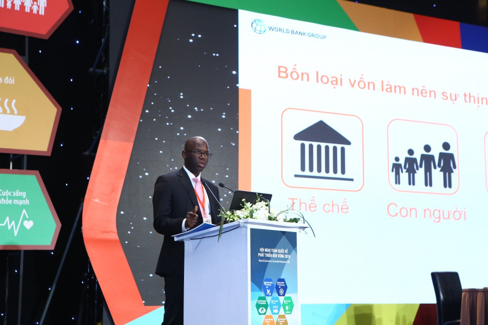 世行驻越首席代表奥斯曼·迪奥发表讲话。 越通社记者 明决 摄