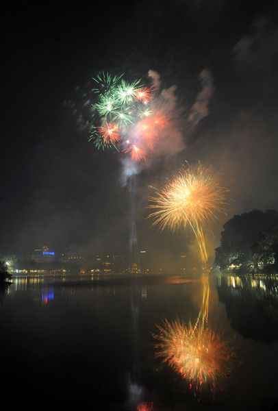 迎春烟花（图片来源：越南人民报）