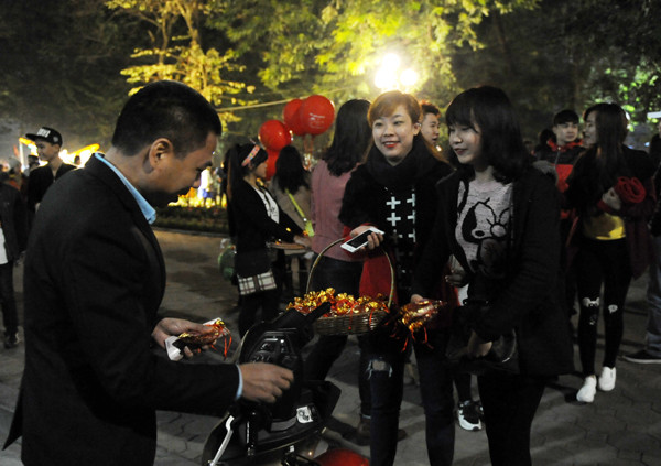 各地居民喜迎新春（图片来源：越南人民报）