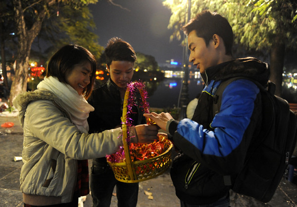 各地居民喜迎新春（图片来源：越南人民报）