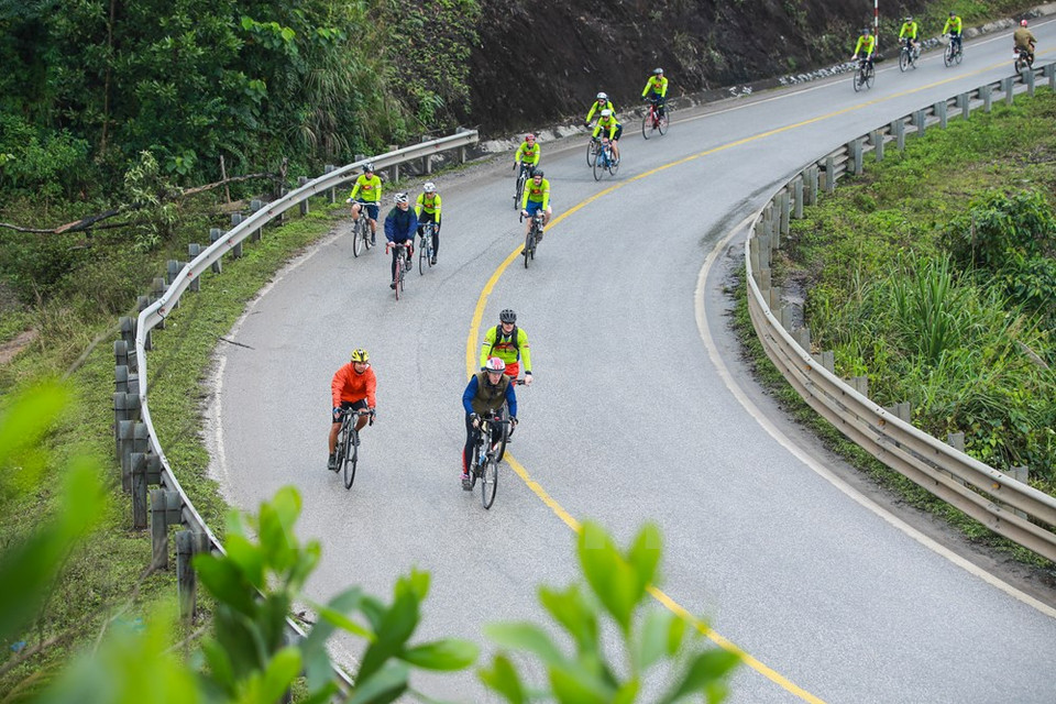特德奥修斯一团正在前往河静省途中。（图片来源：越通社）