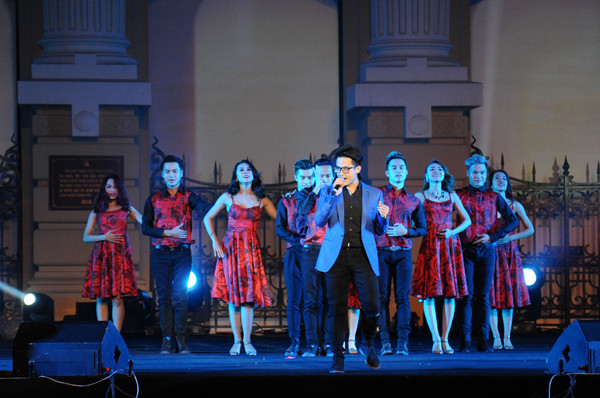 迎新春表演节目（图片来源：越南人民报）