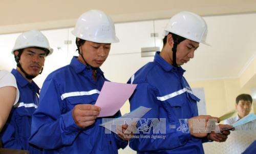  越南茂溪煤炭公司劳动者参加投票。