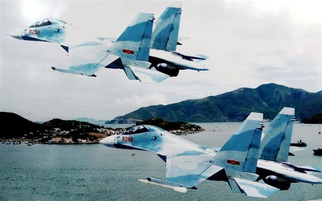 935号中团（空军370旅） SU-30MK飞行队展开海上巡逻飞行活动。图自 越通社