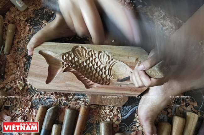 上宫村心灵手巧的艺人做出精美的月饼模。