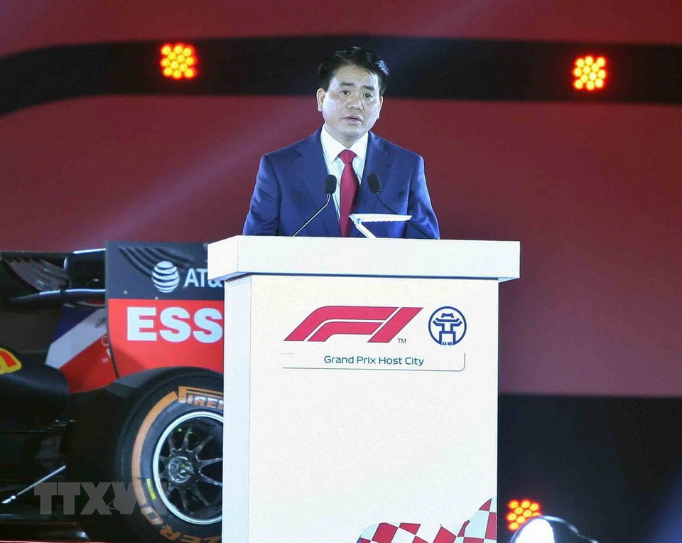 河内市人民委员会主席阮德钟在艺术晚会发表讲话。图自越通社