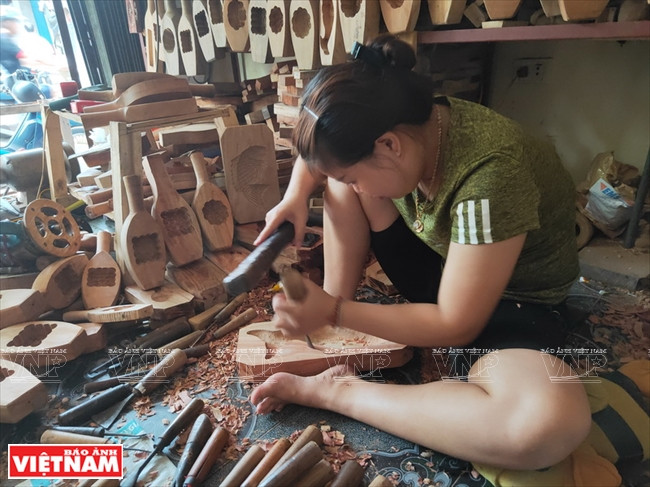 熟练工匠一日可做5-6个模具。