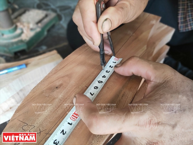 模具必须严格按照样本制作。