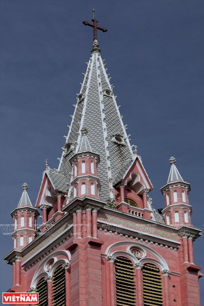 新定教堂建于20世纪初法国殖民时期，至今已有一百多年历史。越南画报记者 邓金芳