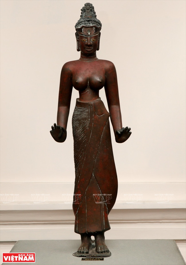 所展出的每个作品揭示在地下沉睡数百年前的古代文明隐藏的价值。越通社记者 摄