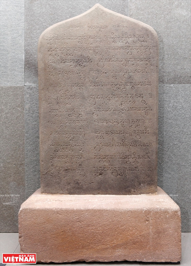 所展出的每个作品揭示在地下沉睡数百年前的古代文明隐藏的价值。越通社记者 摄