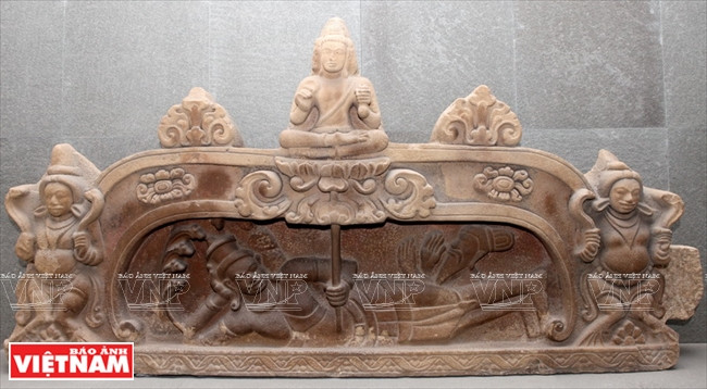 所展出的每个作品揭示在地下沉睡数百年前的古代文明隐藏的价值。越通社记者 摄