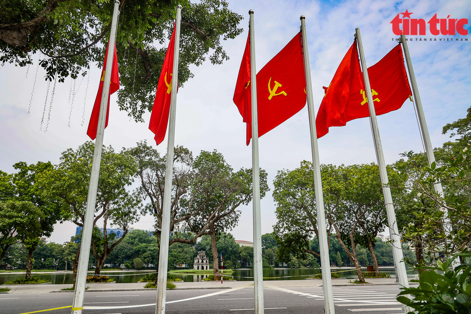 河内市正为放宽社交距离措施做好准备。图自越通社