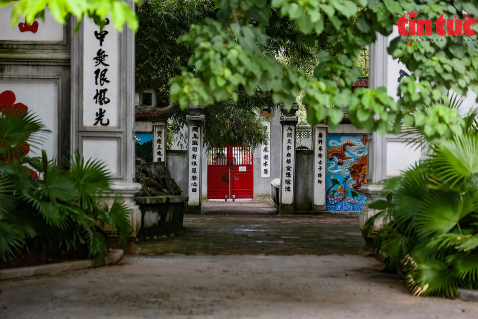 首都河内的象征、与还剑湖息息相关的玉山祠暂停接待游客，按照河内市人民委员会的要求，严格落实防疫措施。图自越通社