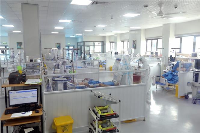 截至目前，这所医院正为17名新冠肺炎危重症患者进行治疗。图片来源：越通社