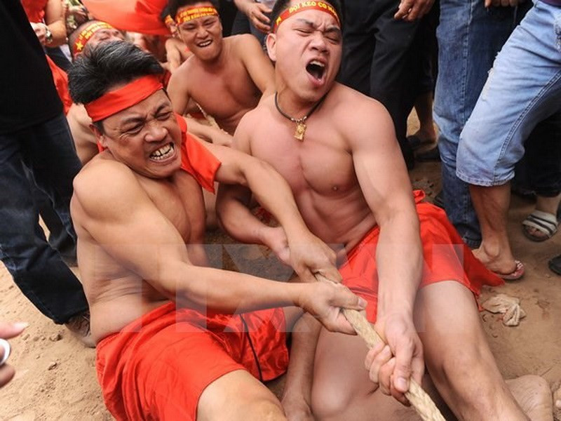 拔河仪式和游戏于2015年12月被列入世界非遗名录。（图片来源：越通社）