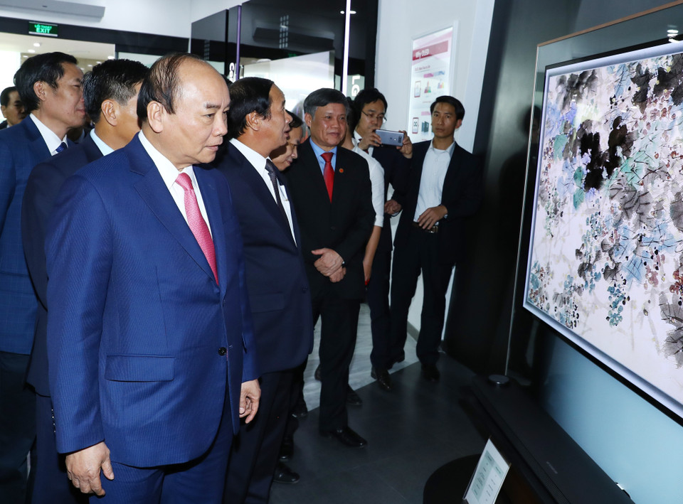 阮春福出席海防越南乐金显示器生产厂落成仪式。（图片来源：越通社）