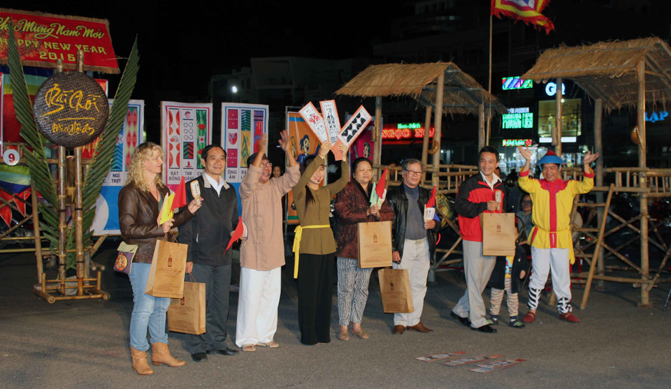 牌追演出。（图片来源：越通社）