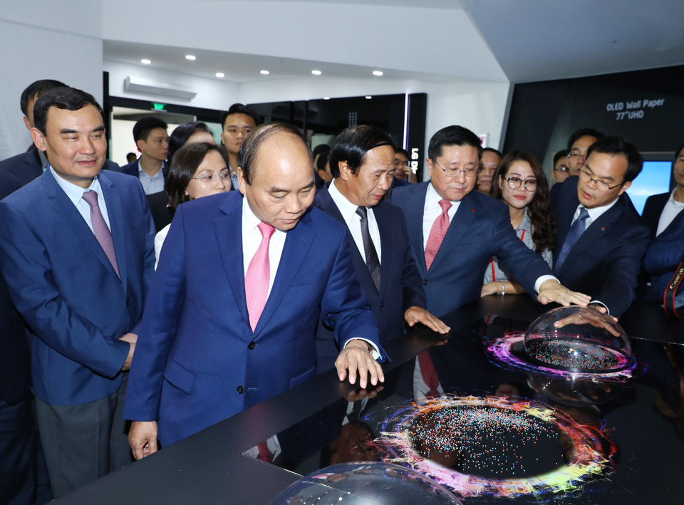 阮春福出席海防越南乐金显示器生产厂落成仪式。（图片来源：越通社）