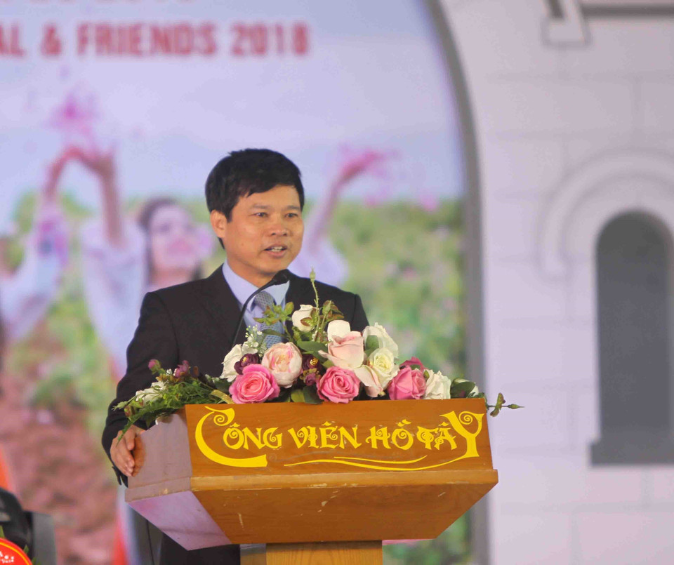 河内市人民委员会副主席吴文贵在开幕式上发表讲话。越通社记者 青松 摄