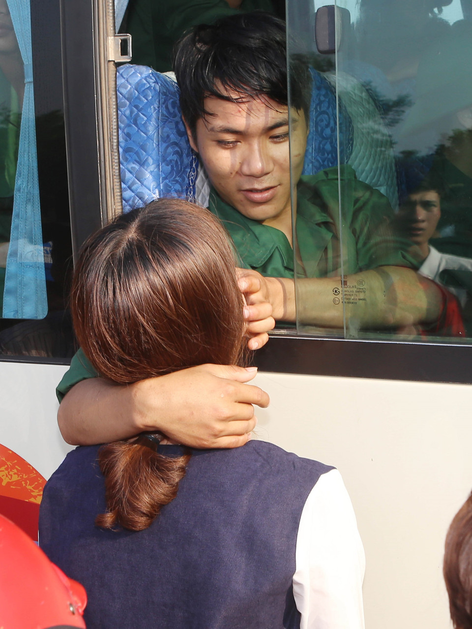 新兵们告别亲人，开始崭新的军旅生活。（图片来源：越通社）