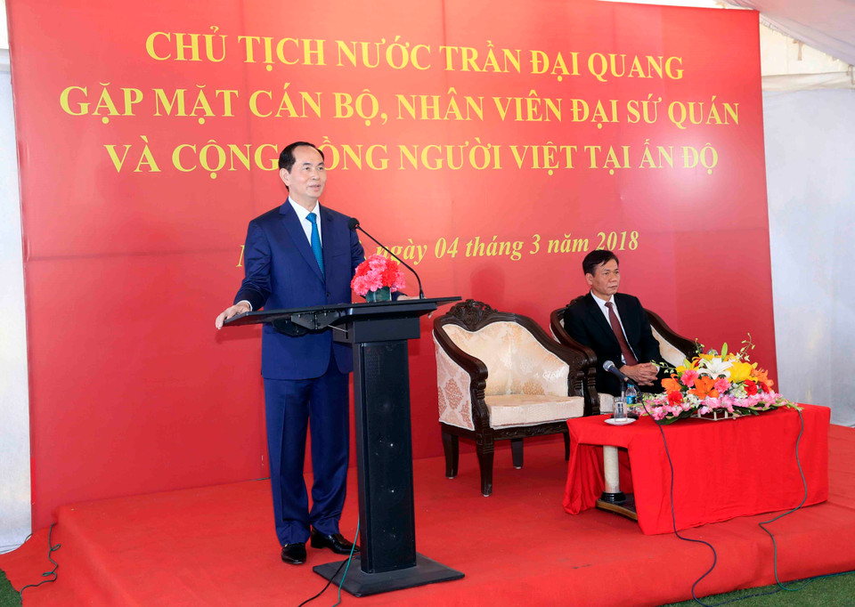 越南国家主席陈大光与越南驻印度大使馆全体干部和人员以及旅居印度越南人代表会面并发表讲话。越通社记者 彦创 摄
