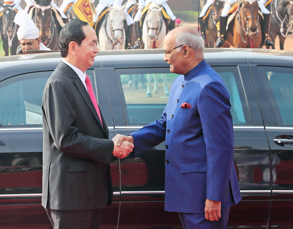 越南国家主席陈大光同印度总统拉姆·纳特·科温德握手。越通社记者 彦创 摄