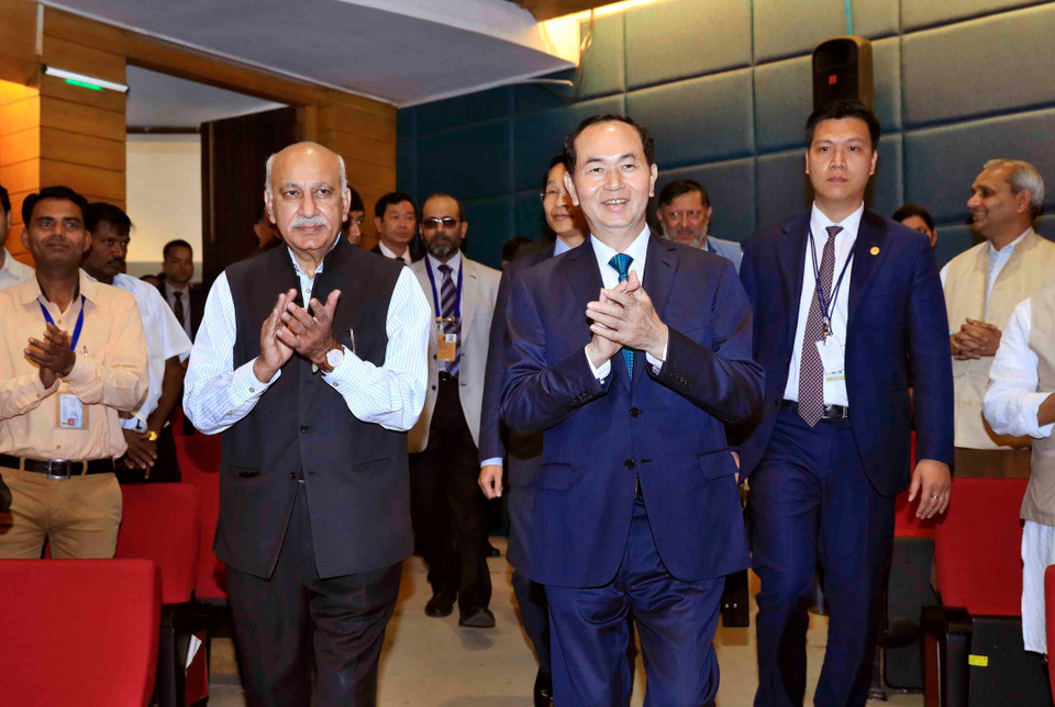 越南国家主席陈大光与印度学者和大学生会面并亲切交谈。越通社记者 彦创 摄