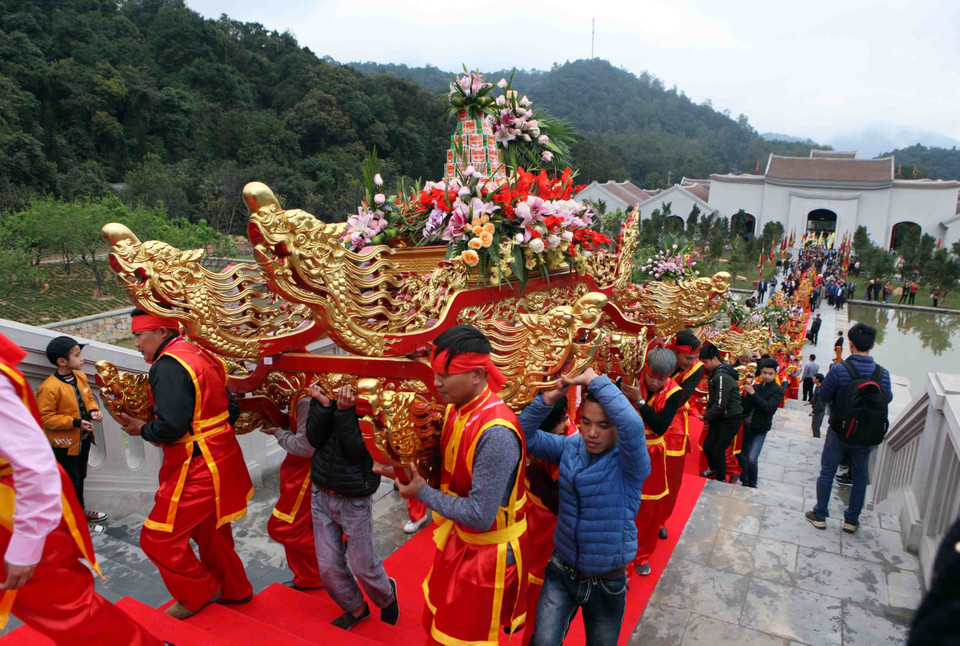 安子庙会迎轿仪式。（图片来源：越通社）