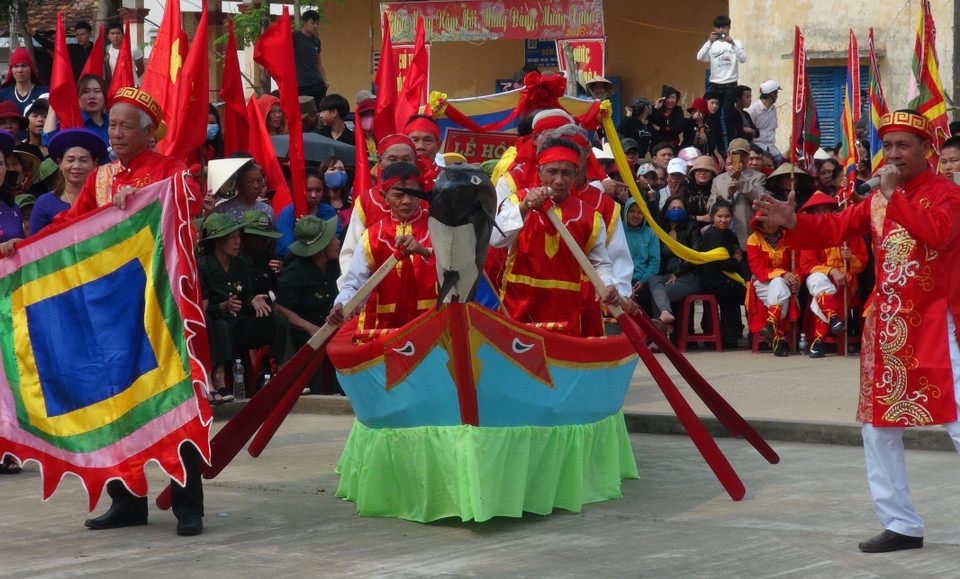 越南广平省景阳求鱼节热闹开场。（图片来源：越通社）