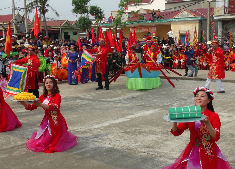 越南广平省景阳求鱼节热闹开场。（图片来源：越通社）