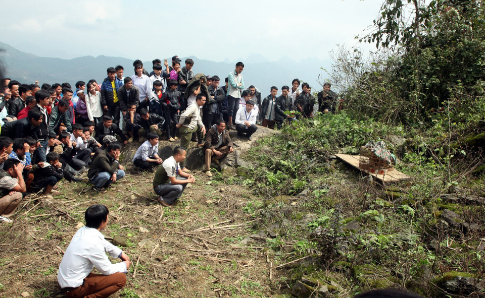 越南北件省赫蒙族的木拉节包括许多丰富多彩的活动，如：文艺表演、春季庙会、唱歌、民间游戏、体育比赛等。越通社记者 裴德孝 摄