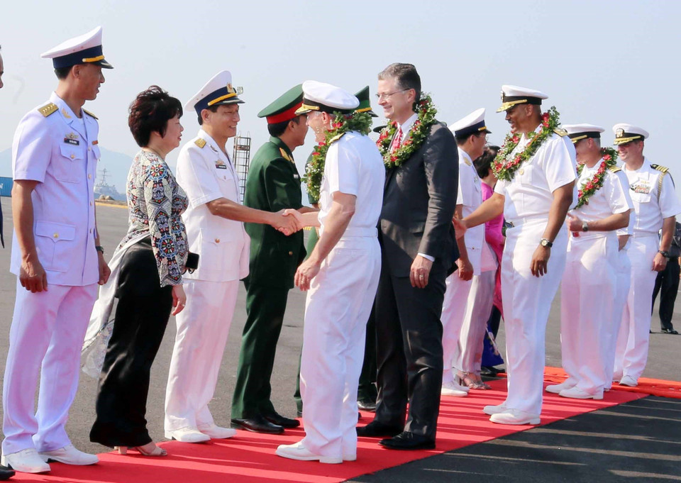  美国海军编队​欢迎仪式。越通社记者 陈黎林 摄