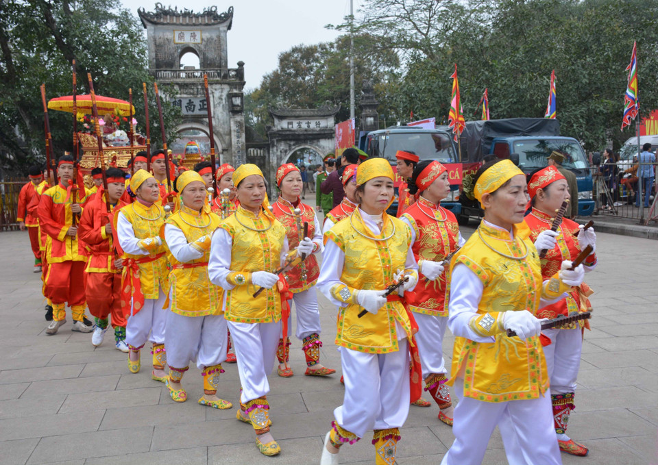 南定省迎水祭鱼仪式。（图片来源：越通社）