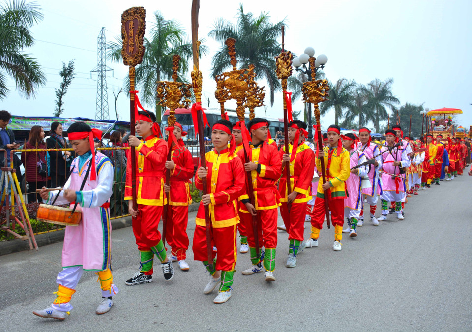 南定省迎水祭鱼仪式。（图片来源：越通社）