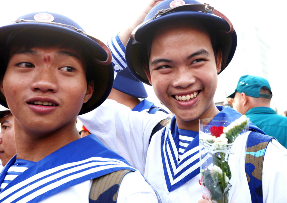 新兵的笑容。（图片来源：越通社）