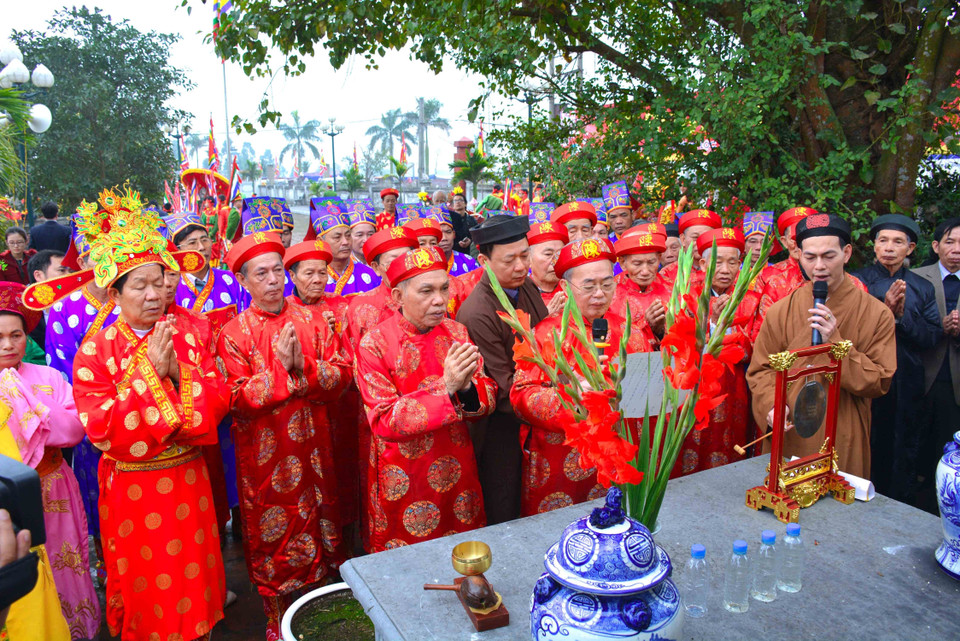 南定省迎水祭鱼仪式。（图片来源：越通社）