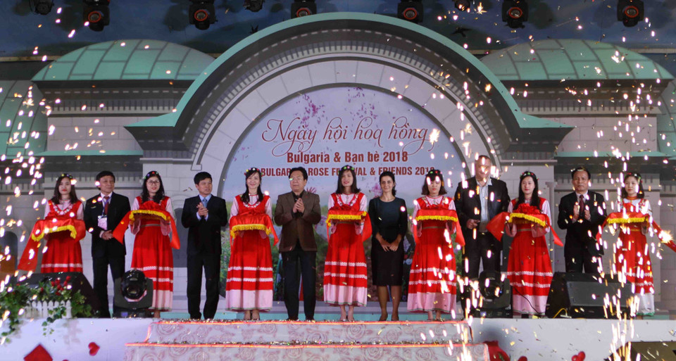 第二届保加利亚玫瑰与友人节的开幕剪彩仪式。越通社记者 青松 摄