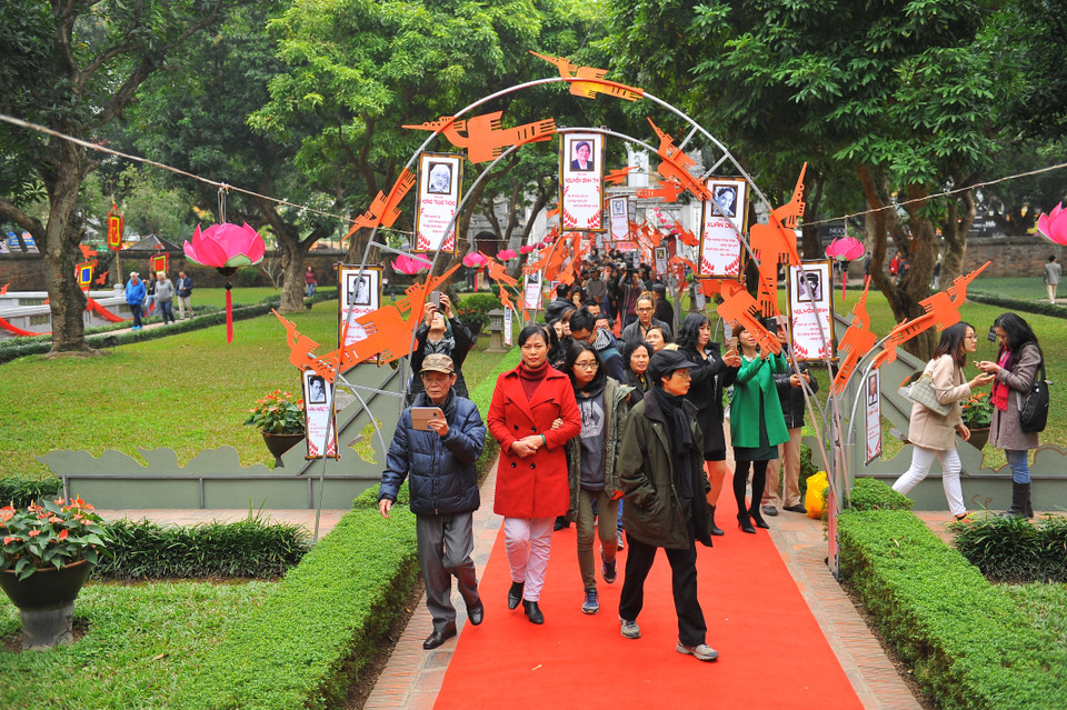 第15次越南诗歌日吸引众多国内外游客前来参观（图片来源：越通社）