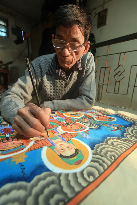 鼓街民间画的最后一位艺人黎廷严。（图片来源：人民报）