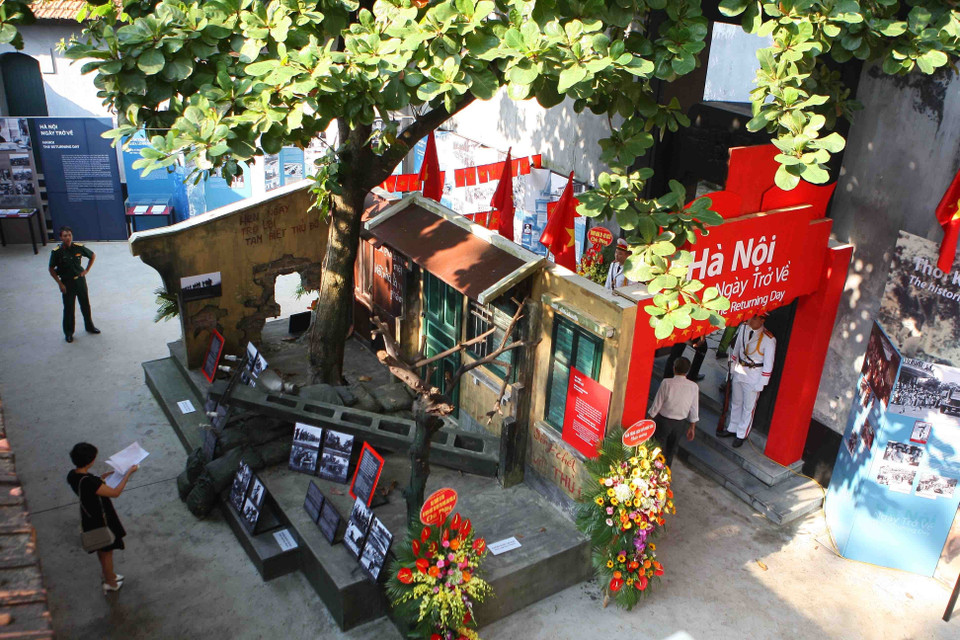 “河内解放日”专题图片展的一角。越通社记者 青松 摄