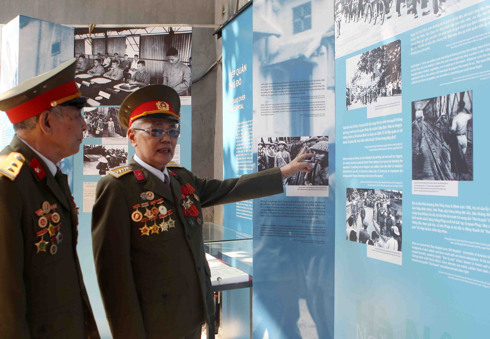 参观者参观展会。越通社记者 青松 摄