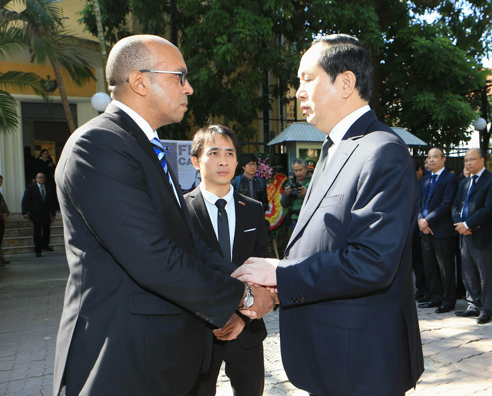 越南领导人吊唁古巴革命领袖菲德尔·卡斯特罗逝世（图片来源：越通社）