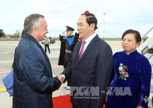 意大利政府代表前来机场迎接陈大光主席（图片来源：越通社）