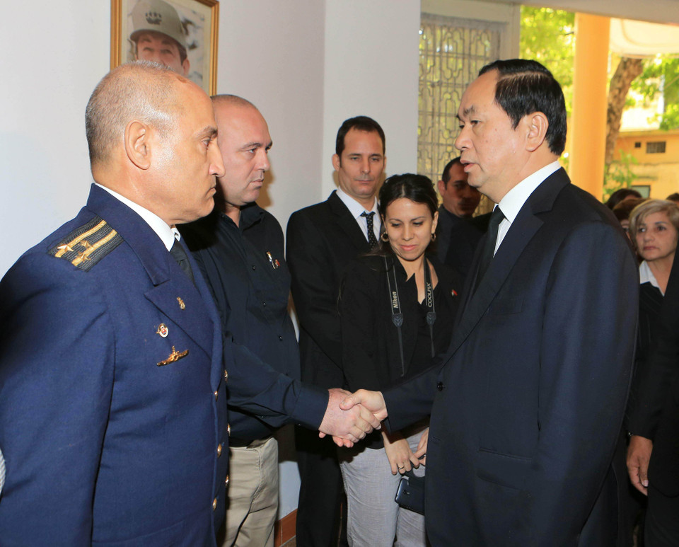 越南领导人吊唁古巴革命领袖菲德尔·卡斯特罗逝世（图片来源：越通社）