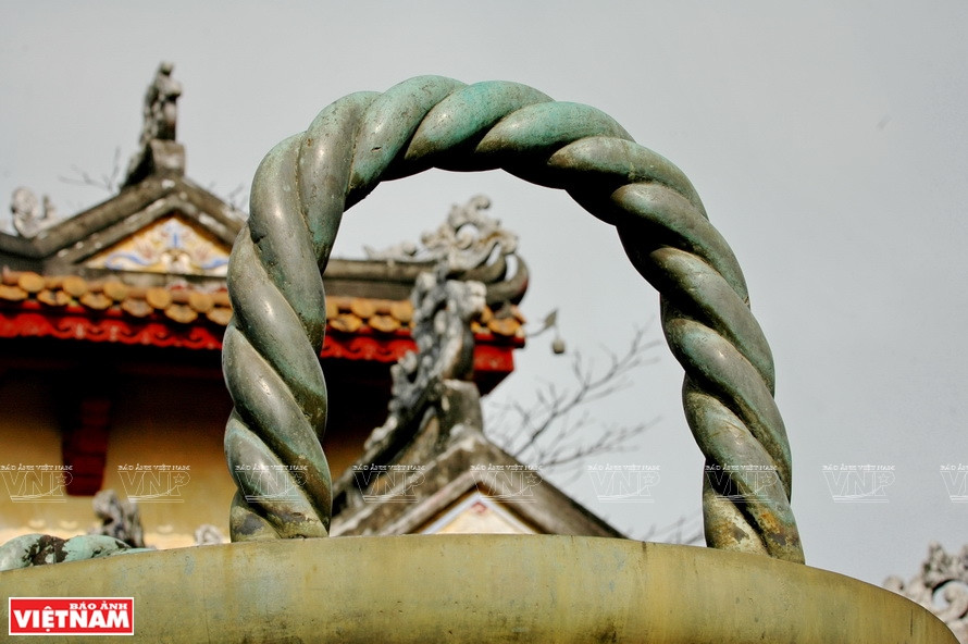 铜镬的手柄从阮朝时期制造。越通社记者 清和 摄