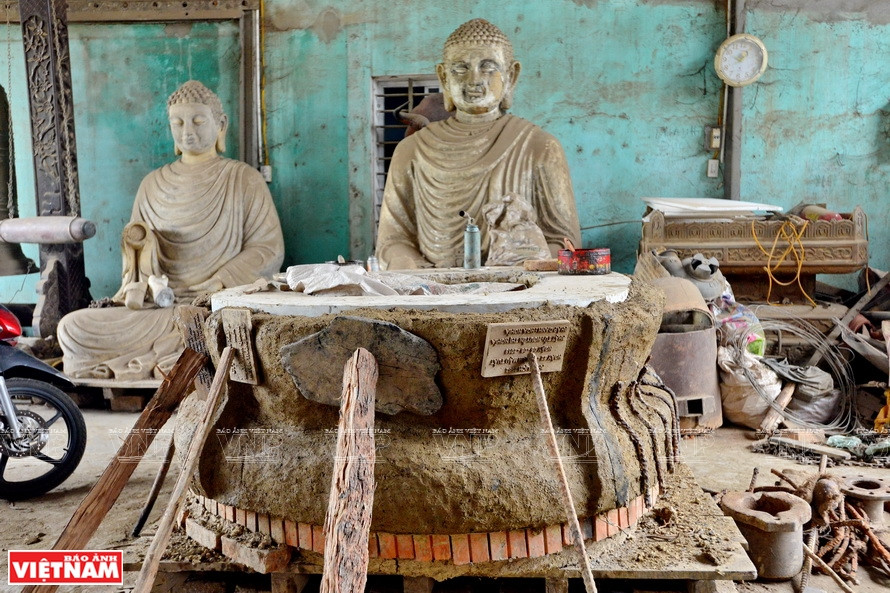 大型铜鼓坯。越通社记者 清和 摄